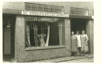 https://www.stolpersteinezutphen.nl/sites/stolpersteinezutphen.nl/files_stolpersteine/portretten/Juda%20Leeraar%20winkel.jpg